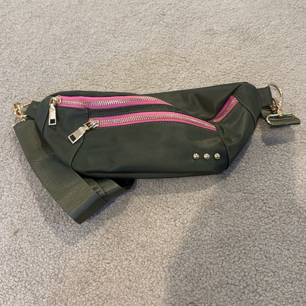 Stylish Black Crossbody Bag with Pink Accents